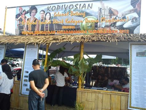 Perarakan perkahwinan suku kaum kadazan papar 31 01 2019. c(: Cik Eya ^: Festival Kebudayaan Antarabangsa Tawau 2012