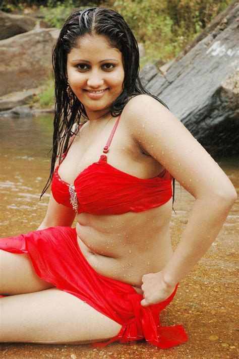 Amrutha Valli Hot Exposing Stills From Tamil Movie Macha Kanni