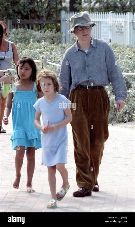 Woody Allen And His Daughter Fotos Und Bildmaterial In Hoher