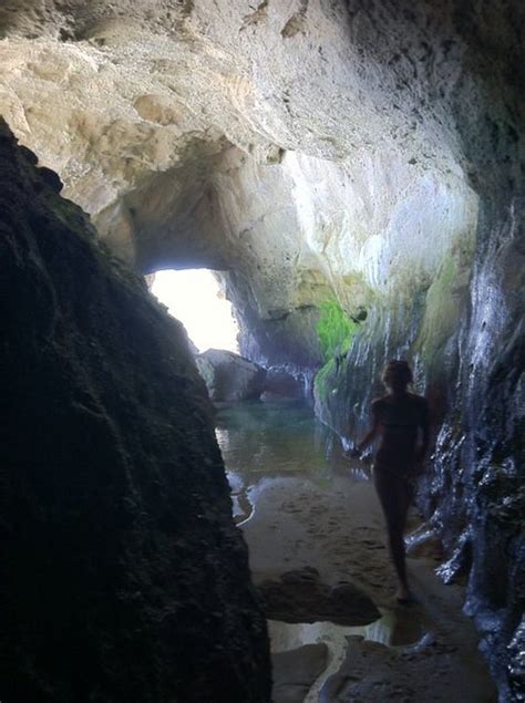 Laguna Beach Cave Only Accessible During Low Tide After Some Easy