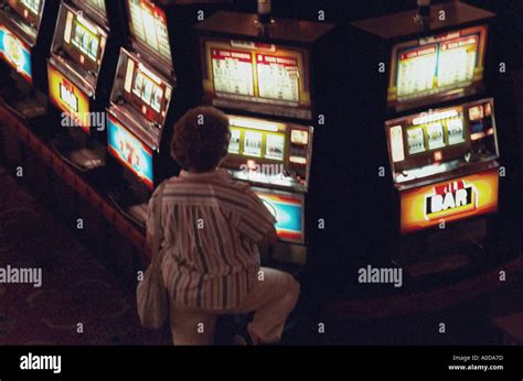 Woman Playing Slot Machine Stockfoto Lizenzfreies Bild 55933 Alamy