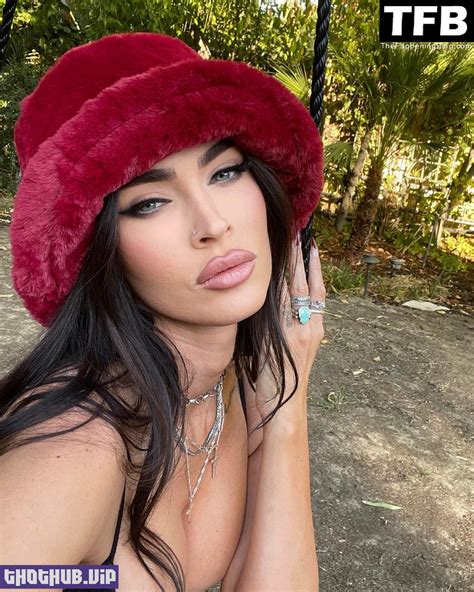 Top Megan Fox Shows Off Her Sexy Boobs Photos On Thothub