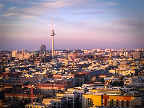 Aktuell keine angebote für berlin und 25 km umgebung. Close-up Zauberer auf dem Panorama Punkt Berlin | Zauberer ...