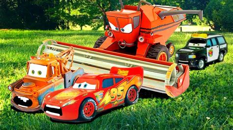 Disney Cars Lightning Mcqueen And Mater Tractor Tipping Fun Chased By