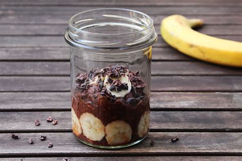 Just combine oats and water in a jar, then overnight oats, on the other hand, only require you to mix the oats with water and let them hang out the next morning, transfer the oats and liquid to a saucepan. Schlanke Overnight Oats Schoko Banane | Overnight oats ...