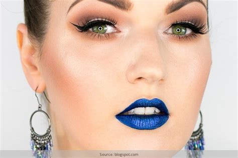 How To Wear Blue Lipstick And Nail The Season’s Look