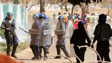 Zimbabwe Police To Ban Protests In Capital For A Month