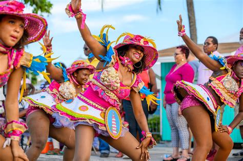 What Is The Bahamas Junkanoo Carnival Tips Photos Travelbreak Hot Sex Picture