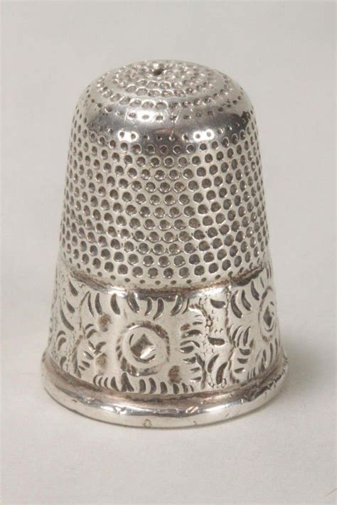 Victorian London Hallmarked Silver Thimble With Floral Border Sewing