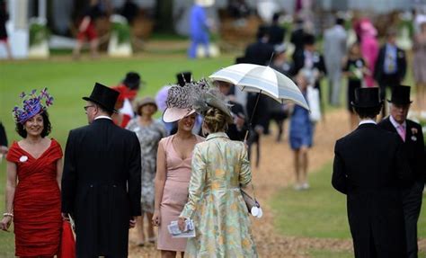Ecclisiasticus 36:22 the beauty of a woman cheereth the countenance, and a man loveth nothing better. What to wear to Royal Ascot for 2019 as popular dress ...