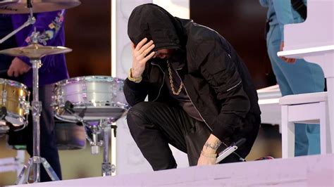 Super Bowl Nfl Denies Attempting To Stop Eminem From Taking A Knee