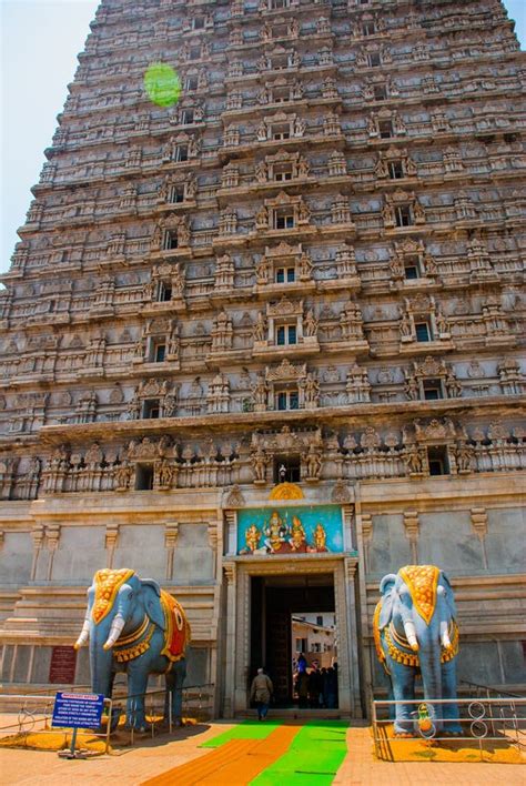 Statua Dellelefante Allentrata Raja Gopuram Tower Murudeshwar Il