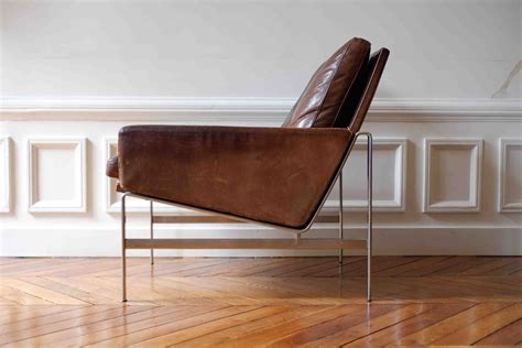 Narrow armchairs