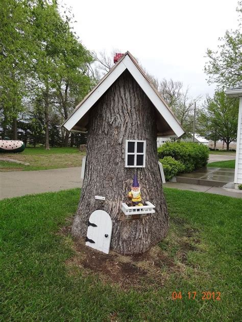 10 Ways To Decorate Hide A Tree Stump In Your Yard Modern Design In
