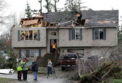 Rare Tornado In Washington Causes Catastrophic Damage Photos Gig