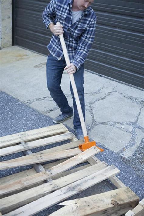 Choose to buy this product today for your fun diy project. Pallet buster - Skid dismantling tool - DIY pallet recycling tool | Pallet buster, Pallet diy ...