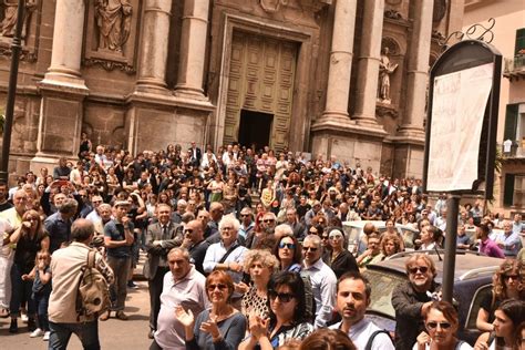 Palermo Folla Di Artisti E Amici Ai Funerali Di Vito Parrinello La