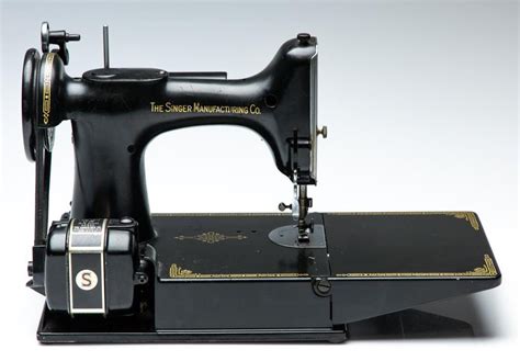 Vintage Singer Sewing Machine Serial 45713 38cm Wide Sewing