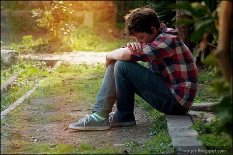 Hwfd Sad Boy Sitting Alone Photo Hd Wallapapers Free Download