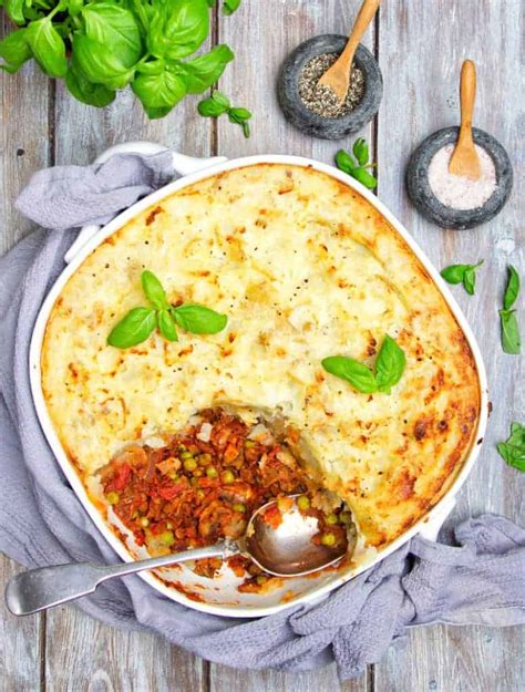 These shepherd's pies are prepared just like regular shepherd's pie, but this classic comfort food is made in small cake pans, so everyone gets their own! Lentil Shepherd's Pie