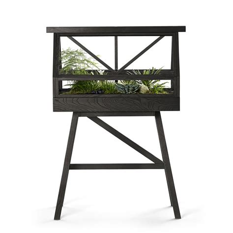 Je vous met les côtes de ma mini serre, mais il vous faudra surement les modifier suivant les planches et vitres que vous trouverez en magasin et de ce. Greenhouse - Mini-serre d'intérieur en bois de frêne ...