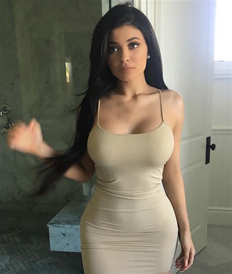 Kylie Jenner Flaunts Curves New Look In Sultry Instagram Photos Toofab Com