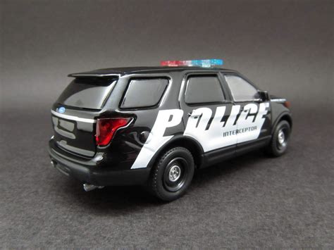 Diecast Hobbist: 2013 Ford Explorer - Ford Police Interceptor Utility