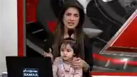 वीडियो लाइव टीवी पर मासूम बेटी के साथ पहुंची पाकिस्तानी एंकर जमकर हो रही तारीफ jansatta