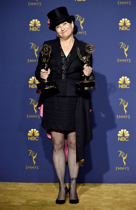 The daughter of southern baptist maybin hewes and. Amy Sherman-Palladino, Emmy a Mejor guión y dirección de ...