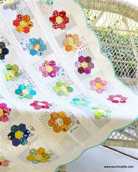 Grandmother's flower garden quilt layout. Flower Garden | Flower quilts, Hexagon quilt, Quilts