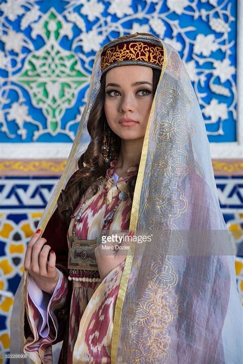 Traditional Samarkand Dress In Uzbekistan Traditional Fashion Traditional Dresses World Of