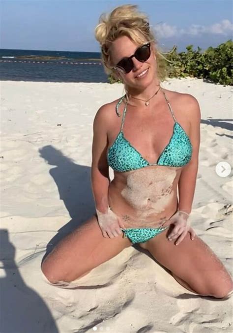 Britney Spears 40 Flaunts Stunning Figure In Blue Bikini As Fans Express Concerns Big World Tale