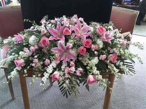 Funeral Flowers & Sympathy Flowers - Send Flowers for Funeral service