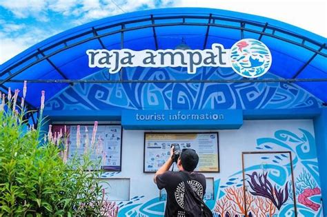 Berbagai trend dan gaya hidup yang saat ini kita jalani adalah dampak meningkatnya lapangan kerja sudah pasti akan berdampak pada semakin rendah tingkat kemiskinan. Pemerintah Siapkan Program 'Bangga Berwisata' di Indonesia | indiekraf.com