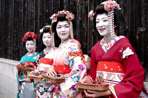 5 Interesting Facts About Japanese Culture Holiday Fans