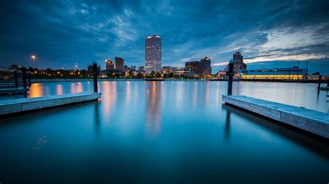 Milwaukee Wisconsin Cityscape Water Sky Evening Wallpapers Hd