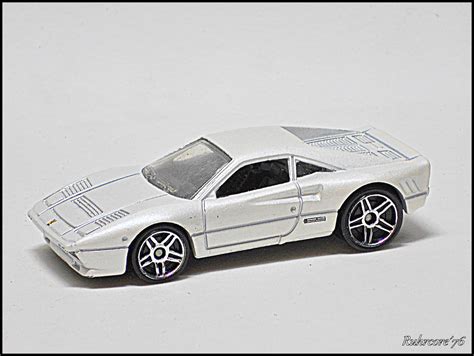 Great collectible or gift piece. Hot Wheels Ferrari 288 GTO