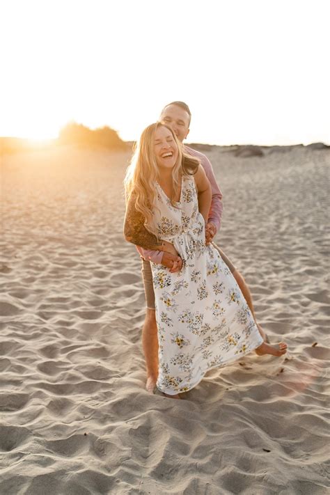 9 quick easy and adorable beach couple poses denise marie photos