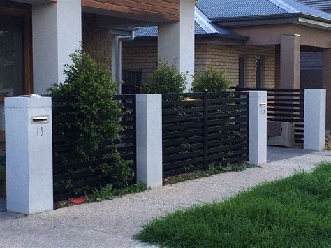 Modern Fence Designs For Front Yards