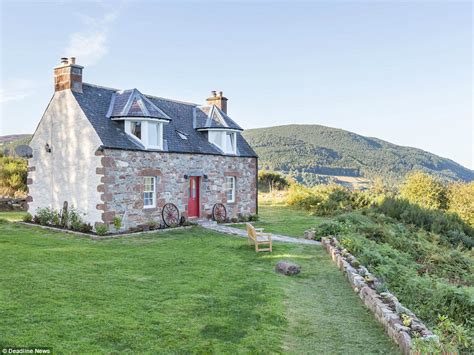 Loch Ness Cottage Is The Best Rental For Nessie Hunters Daily Mail Online