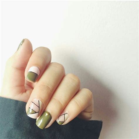Geometric Design In Nude And Green Short Nail Designs Toe Nail Designs