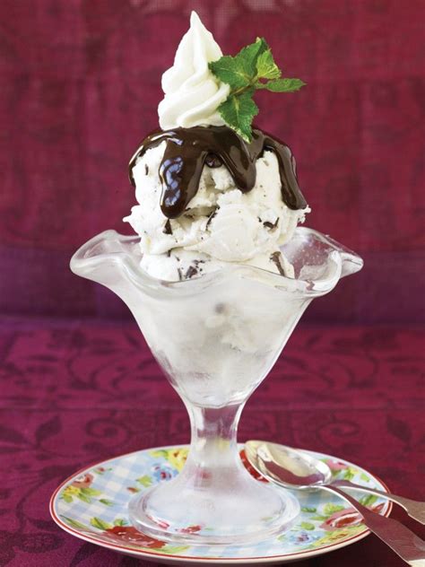 Hot Fudge Sundaes With Mint Chip Ice Cream Just Made It Wo Hot Fudge