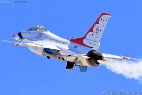 Usaf Thunderbirds Flight Demonstration Team F 16 Viper Fighter