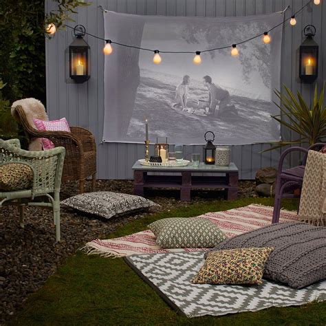 But use popular, trendy colors. How to create an outdoor cinema in your back garden ...