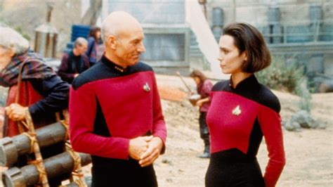 Star Trek The Next Generation 10 Best Episodes Not About The Main