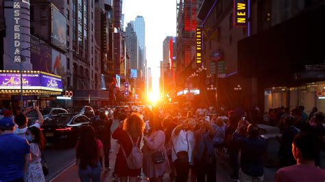 Manhattanhenge What Makes New York Citys Iconic Sunset So Special