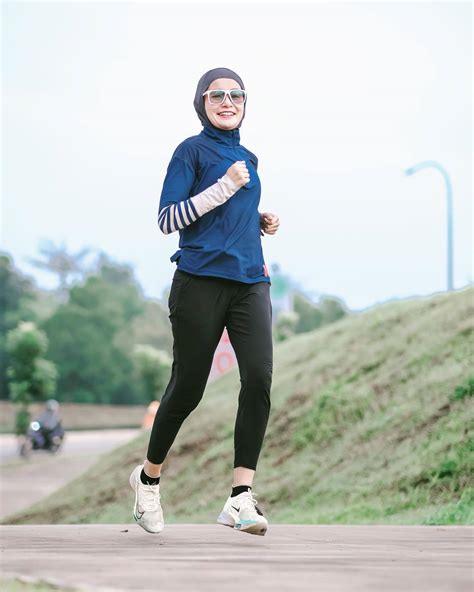 10 Inspirasi Outfit Jogging Hijab Yang Stylish All Things Hair Id