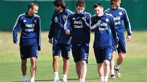 Buy seleccion argentina mundial de futbol camisa soccer ball: La Selección Argentina empezó con los entrenamientos para ...