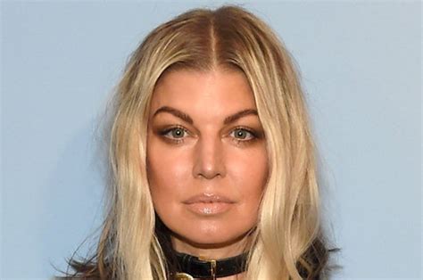 Fergie Black Eyed Peas Singer Flashes Mega Cleavage In