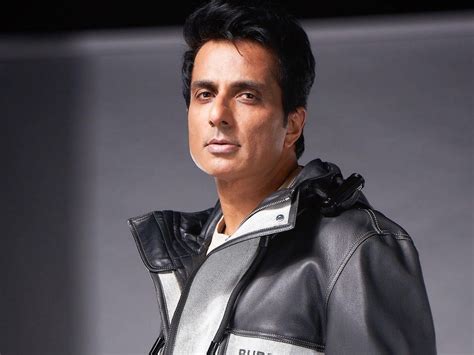 sonu sood enjoys train ride wins hearts with his love for simple lifestyle